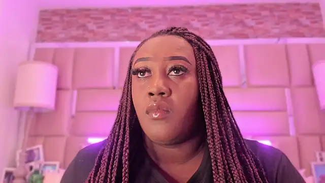 ShaniaBrownn online show from 05-29-26, 07:42