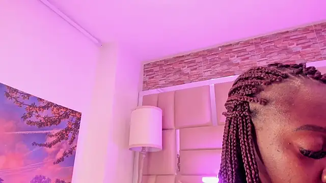 ShaniaBrownn online show from 05-11-26, 07:44