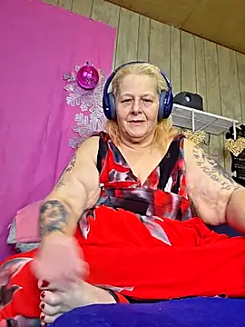 Snapshot of DavisDesires chatting on 02-12-26, 01:33 DavisDesires online show from 02-12-26, 01:33