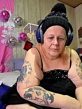 Snapshot of DavisDesires chatting on 02-06-26, 02:13 DavisDesires online show from 02-06-26, 02:13