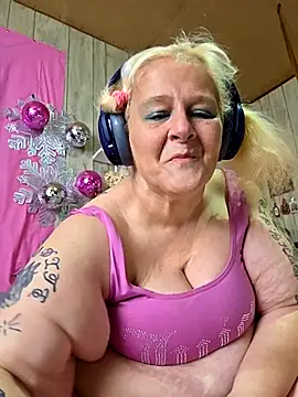 Snapshot of DavisDesires chatting on 02-10-26, 06:29 DavisDesires online show from 02-10-26, 06:29