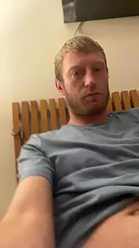 Snapshot of rippedbritish chatting on 11-16-25, 08:35 rippedbritish online show from 11-16-25, 08:35