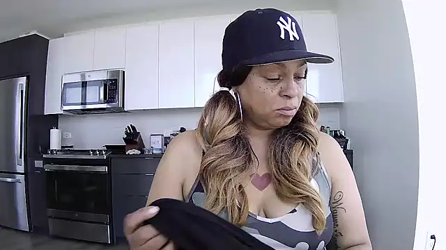 MSweetLindaParks online show from 05-26-26, 07:34