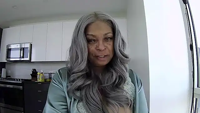 MSweetLindaParks online show from 05-19-26, 03:41