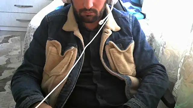 Snapshot of crazybaby5461 chatting on 11-11-25, 01:28 crazybaby5461 online show from 11-11-25, 01:28