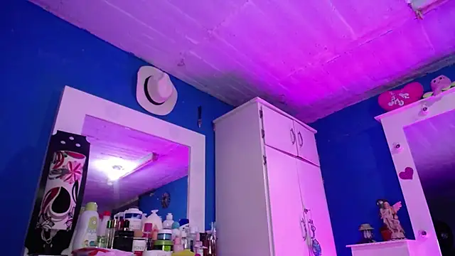 Snapshot of Lunahoney1 chatting on 10-16-25, 02:58 Lunahoney1 online show from 10-16-25, 02:58