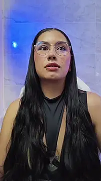 LauraRuiz1 online show from 05-21-26, 01:03