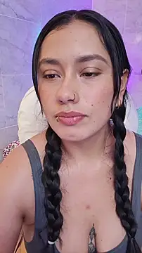 LauraRuiz1 online show from 06-19-26, 12:05