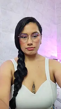 LauraRuiz1 online show from 05-27-26, 01:57