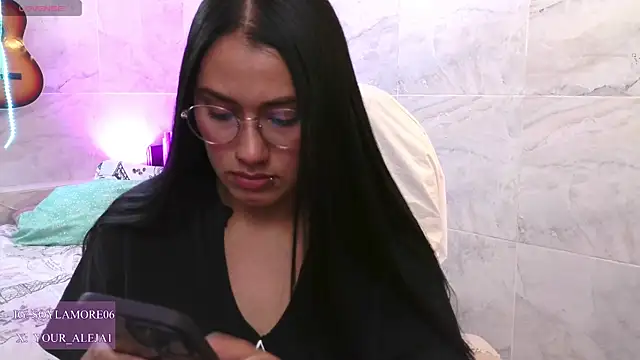 LauraRuiz1 online show from 06-02-26, 01:05