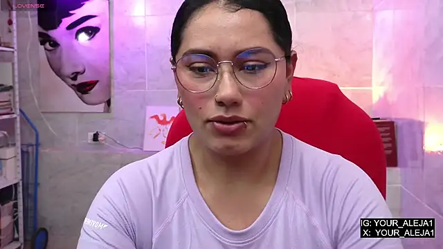 LauraRuiz1 online show from 05-16-26, 12:53