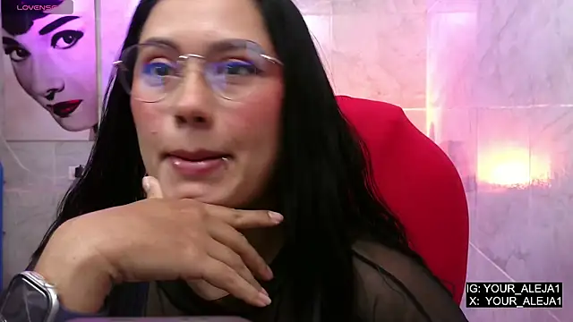LauraRuiz1 online show from 05-13-26, 04:30