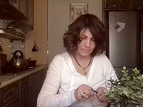Snapshot of Baby-Matilda chatting on 02-11-25, 11:20 Baby-Matilda online show from 02-11-25, 11:20