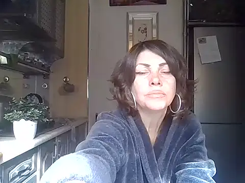 Snapshot of Baby-Matilda chatting on 10-18-25, 09:00 Baby-Matilda online show from 10-18-25, 09:00