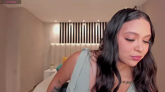 ToriCrossX online show from 11-26-25, 12:54