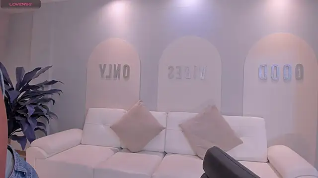 ToriCrossX online show from 10-06-25, 01:23