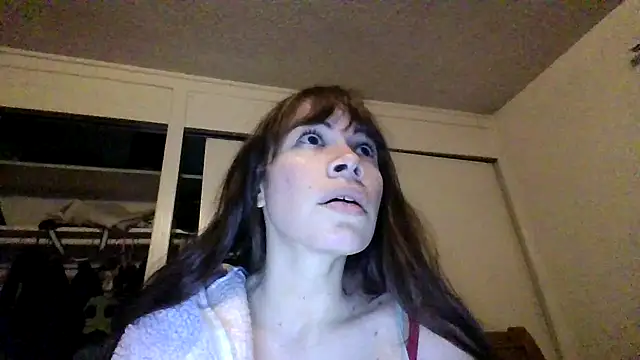 Snapshot of petitedoll29 chatting on 12-21-24, 01:26 petitedoll29 online show from 12-21-24, 01:26