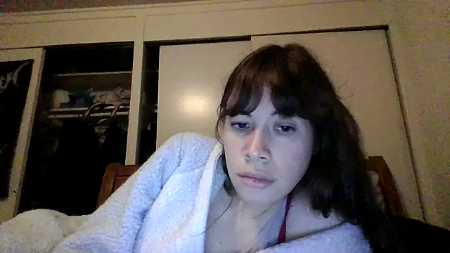 Snapshot of petitedoll29 chatting on 12-29-24, 01:02 petitedoll29 online show from 12-29-24, 01:02