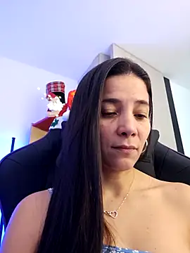 miaeyes online show from 12-19-25, 02:30