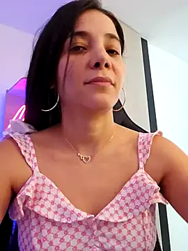 Snapshot of miaeyes chatting on 01-08-25, 06:09 miaeyes online show from 01-08-25, 06:09