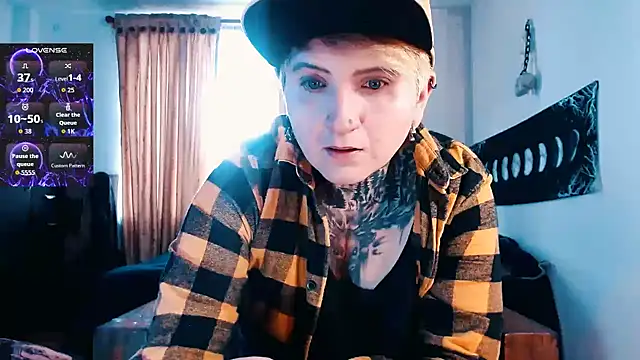 Marieblueeyes online show from 11-22-25, 04:06