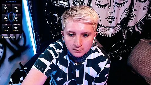 Marieblueeyes online show from 05-15-26, 04:54