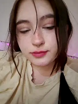 Snapshot of Yammy_Yumi chatting on 02-13-25, 01:05 Yammy Yumi online show from 02-13-25, 01:05