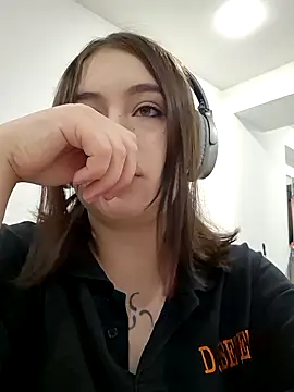 Snapshot of Yammy_Yumi chatting on 10-31-25, 04:09 Yammy Yumi online show from 10-31-25, 04:09