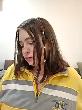 Yammy Yumi online show from 11-06-25, 04:16