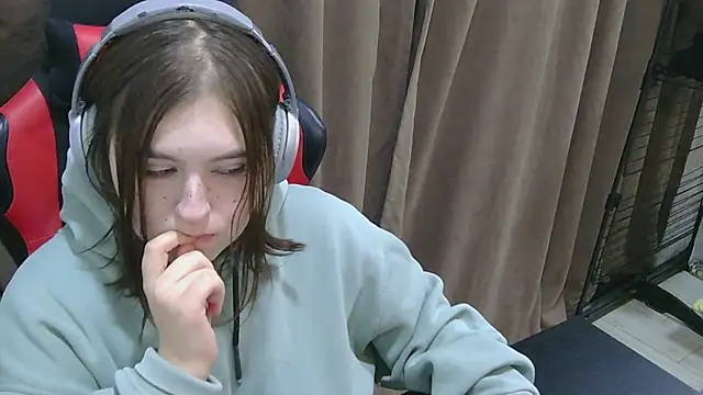 Snapshot of Yammy_Yumi chatting on 10-29-25, 03:38 Yammy Yumi online show from 10-29-25, 03:38