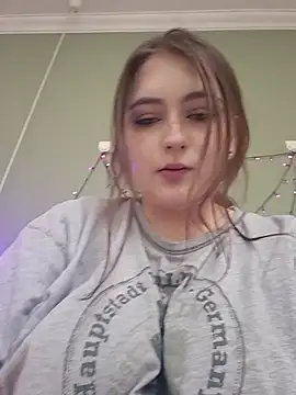 Yammy Yumi online show from 05-20-26, 02:36