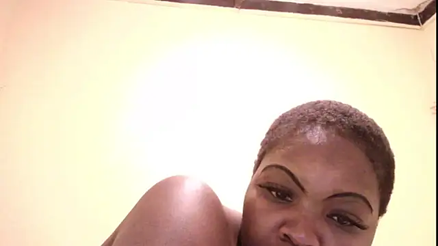Snapshot of Queen_BootyXXX chatting on 06-24-26, 02:43 Queen BootyXXX online show from 06-24-26, 02:43