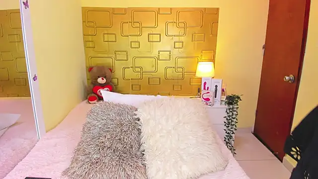 Julia Haye online show from 10-21-25, 03:39