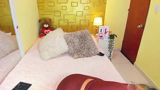 Julia Haye online show from 10-10-25, 02:56