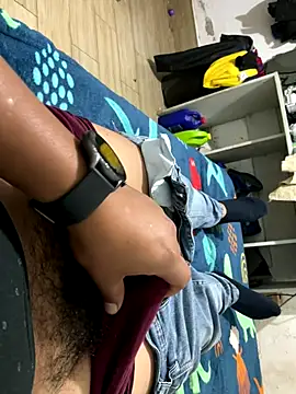 Snapshot of elvis0966 chatting on 10-08-25, 04:36 elvis0966 online show from 10-08-25, 04:36