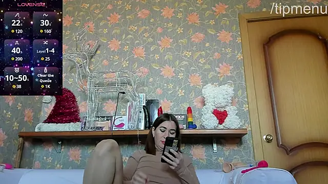 Snapshot of SophieBush chatting on 02-27-25, 07:51 SophieBush online show from 02-27-25, 07:51