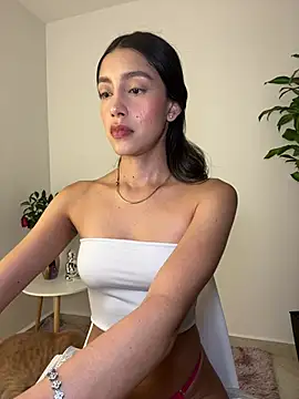 Snapshot of SelenaStone chatting on 02-24-25, 10:47 SelenaStone online show from 02-24-25, 10:47