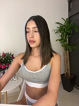 Snapshot of SelenaStone chatting on 02-19-25, 11:36 SelenaStone online show from 02-19-25, 11:36