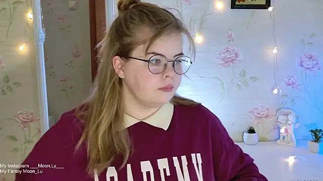 sinnamon  online show from 10-31-25, 04:03