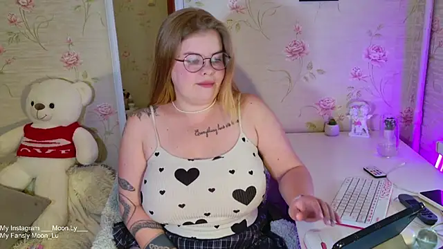 sinnamon  online show from 10-13-25, 04:52