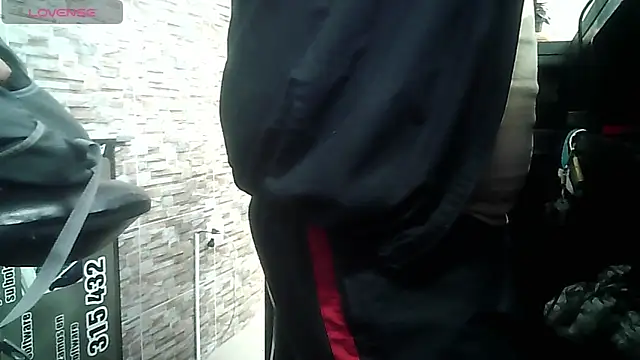 Snapshot of SexDiffrent chatting on 10-20-25, 10:21 SexDiffrent online show from 10-20-25, 10:21