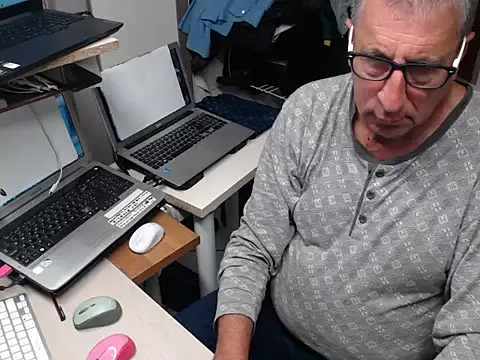 Snapshot of firenze77 chatting on 05-22-26, 04:54 firenze77 online show from 05-22-26, 04:54