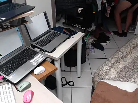 Snapshot of firenze77 chatting on 05-24-26, 04:12 firenze77 online show from 05-24-26, 04:12