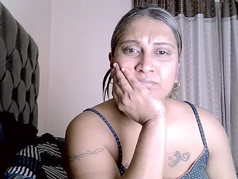 Snapshot of eroticbeauty37 chatting on 06-24-26, 11:35 eroticbeauty37 online show from 06-24-26, 11:35