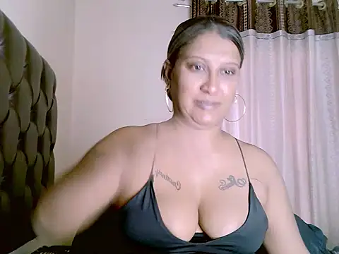 Snapshot of eroticbeauty37 chatting on 06-24-26, 09:52 eroticbeauty37 online show from 06-24-26, 09:52