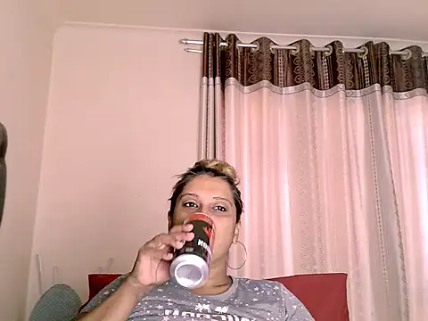 Snapshot of eroticbeauty37 chatting on 09-27-25, 10:43 eroticbeauty37 online show from 09-27-25, 10:43