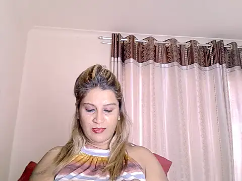 Snapshot of eroticbeauty37 chatting on 09-10-25, 01:32 eroticbeauty37 online show from 09-10-25, 01:32