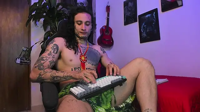 Snapshot of Ryuk_it chatting on 10-22-25, 01:21 Ryuk it online show from 10-22-25, 01:21