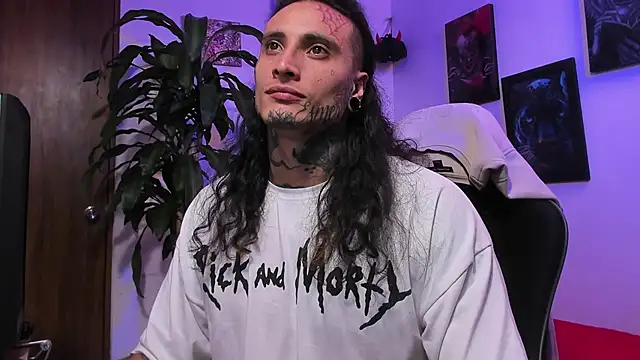 Snapshot of Ryuk_it chatting on 12-02-25, 01:28 Ryuk it online show from 12-02-25, 01:28