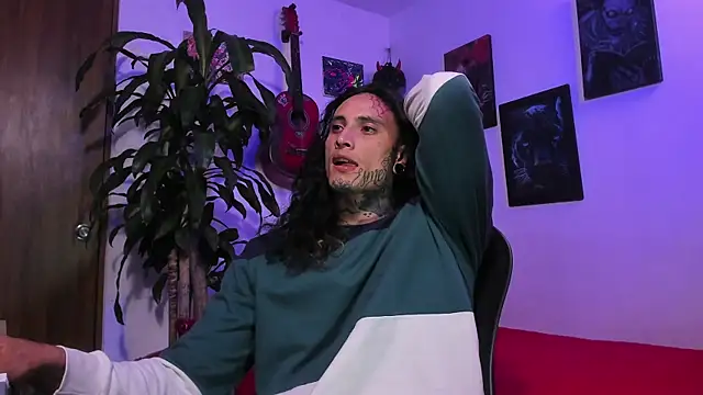 Snapshot of Ryuk_it chatting on 12-17-25, 02:16 Ryuk it online show from 12-17-25, 02:16